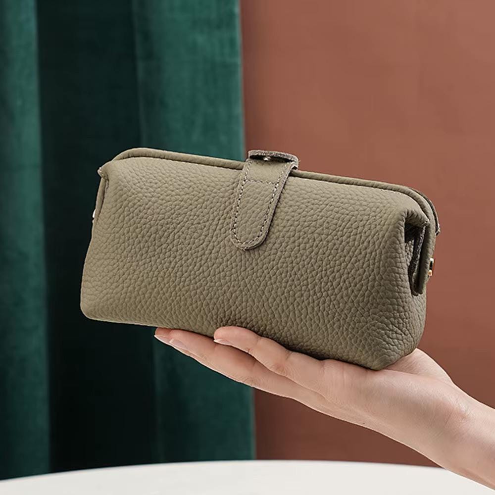 Leather makeup bag, cowhide texture detail